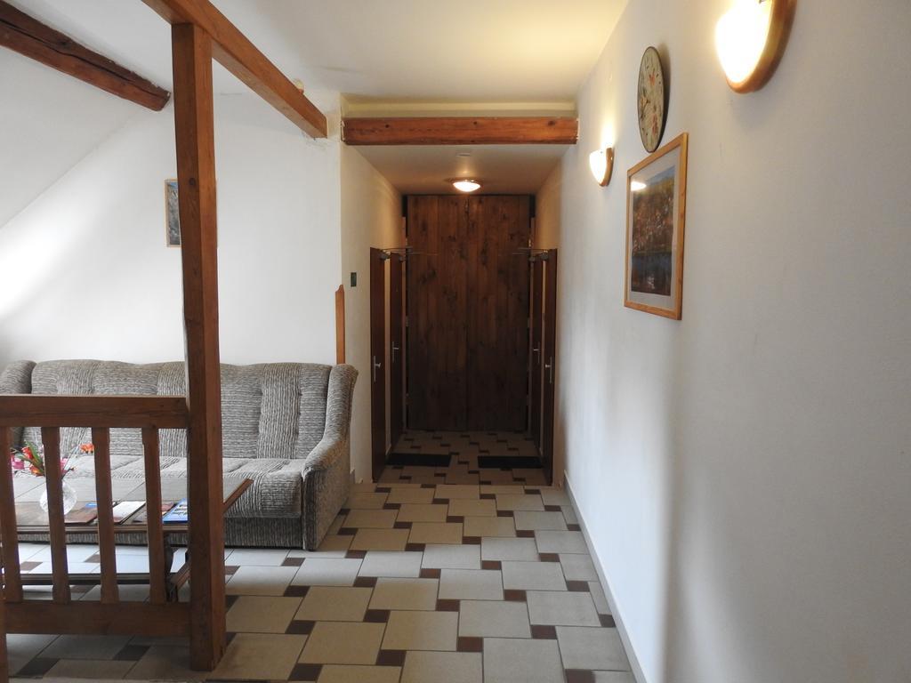 Restaurace A Penzion U Lva Karlštejn Exterior foto