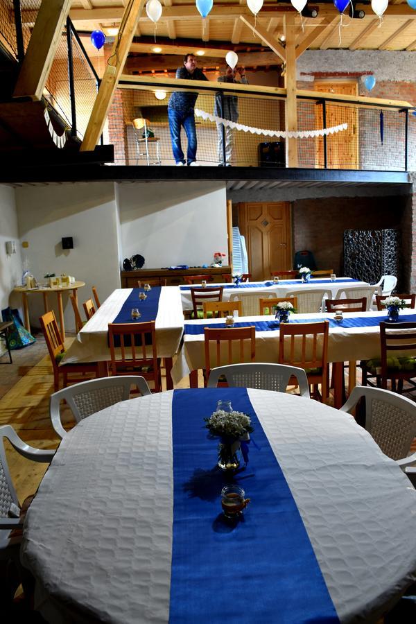 Restaurace A Penzion U Lva Karlštejn Exterior foto